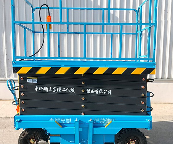 德城自行走升降机